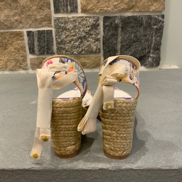 Espadrilles - Picture 2 of 7